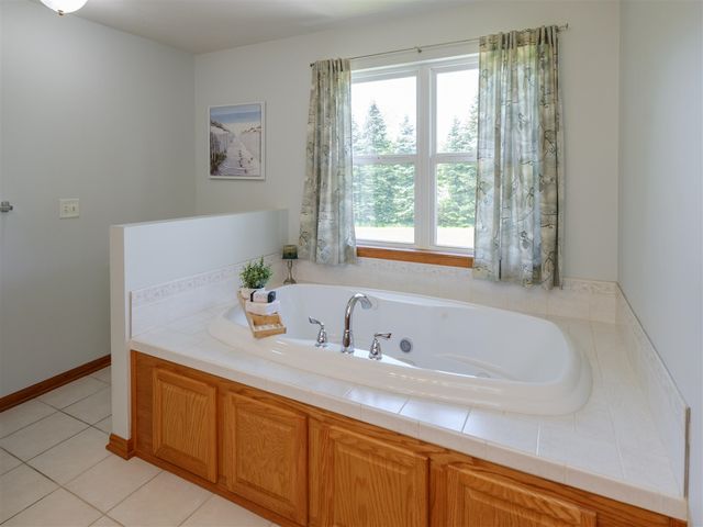 1042 Hunter Ridge, Battle Creek, MI 49017