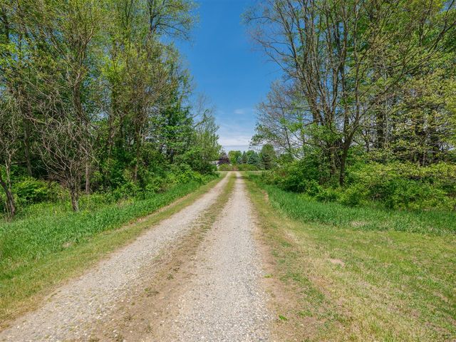 1042 Hunter Ridge, Battle Creek, MI 49017