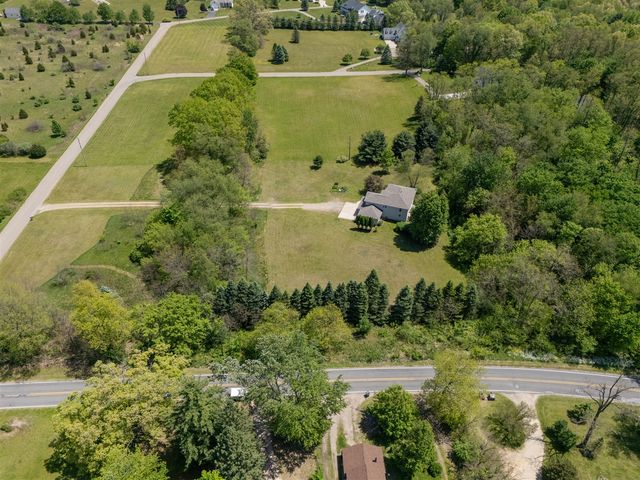 1042 Hunter Ridge, Battle Creek, MI 49017