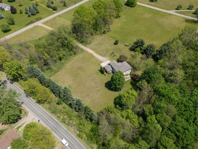 1042 Hunter Ridge, Battle Creek, MI 49017