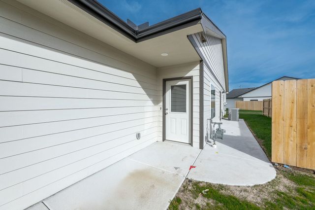 816 S Jay St, Valley Center, KS 67147