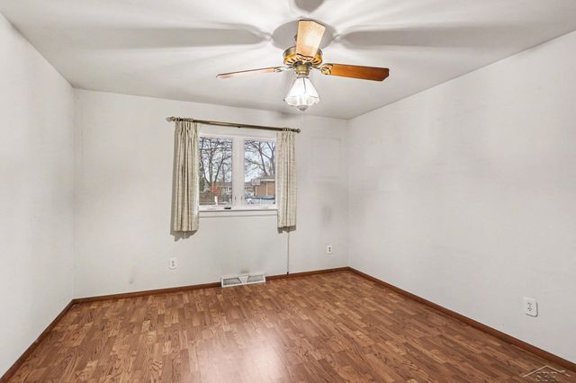 1587 N Knight Road, Essexville, MI 48732