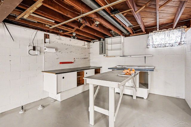 1587 N Knight Road, Essexville, MI 48732