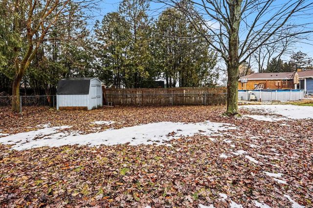 1587 N Knight Road, Essexville, MI 48732