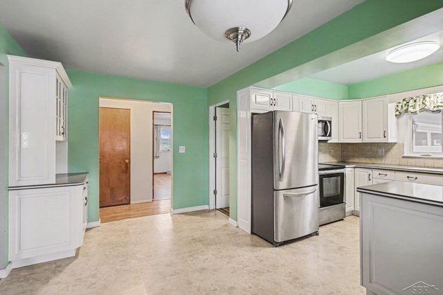 1587 N Knight Road, Essexville, MI 48732