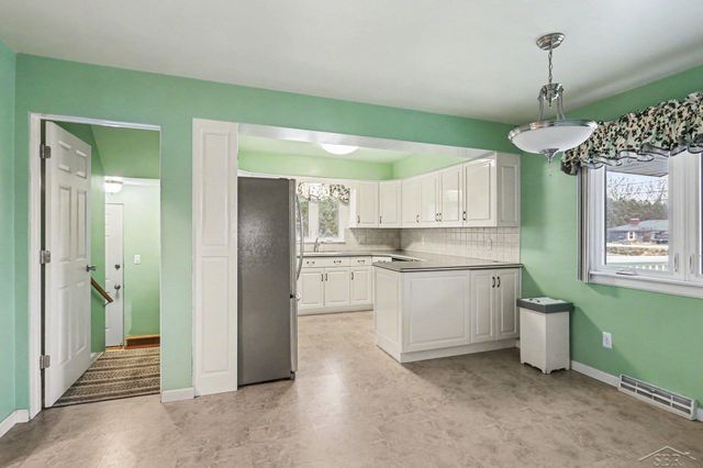 1587 N Knight Road, Essexville, MI 48732