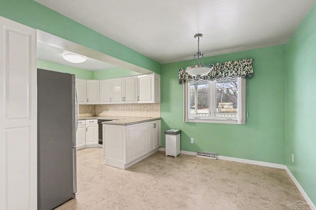 1587 N Knight Road, Essexville, MI 48732