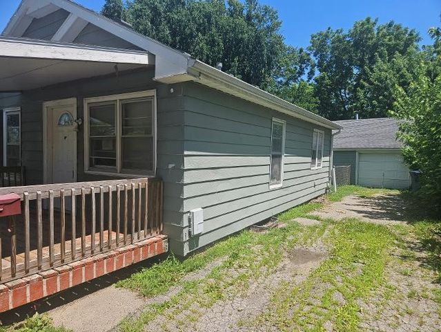 3215 SW 7th Street, Des Moines, IA 50315
