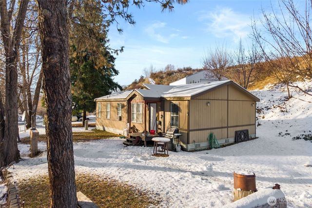 762 Boyd Loop Road, Manson, WA 98831