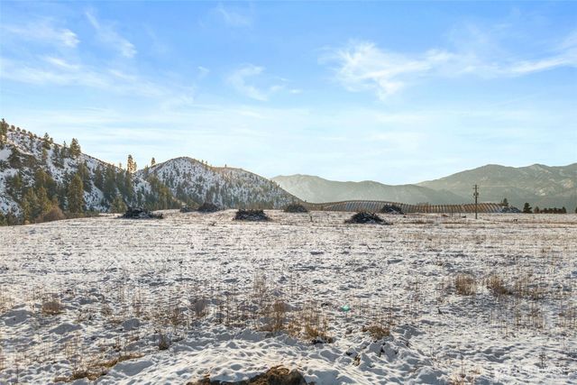 762 Boyd Loop Road, Manson, WA 98831