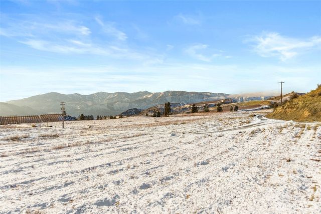 762 Boyd Loop Road, Manson, WA 98831