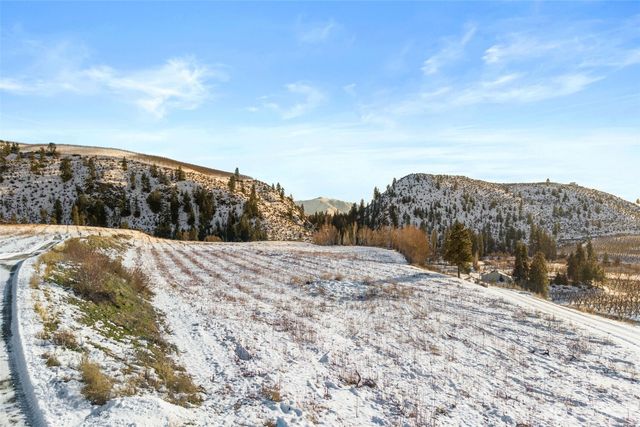 762 Boyd Loop Road, Manson, WA 98831