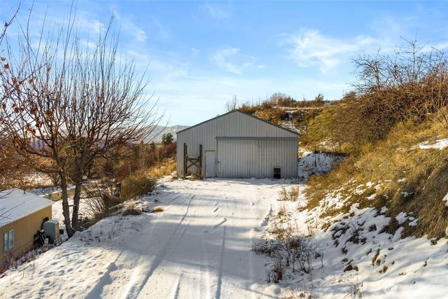 762 Boyd Loop Road, Manson, WA 98831