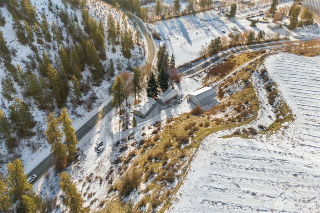 762 Boyd Loop Road, Manson, WA 98831