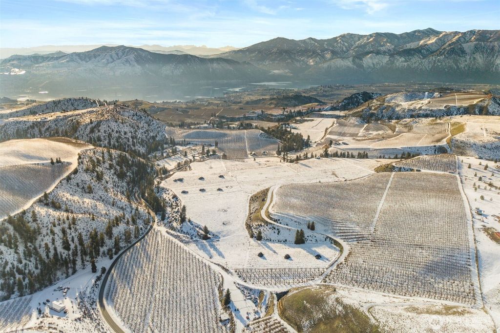 762 Boyd Loop Road, Manson, WA 98831