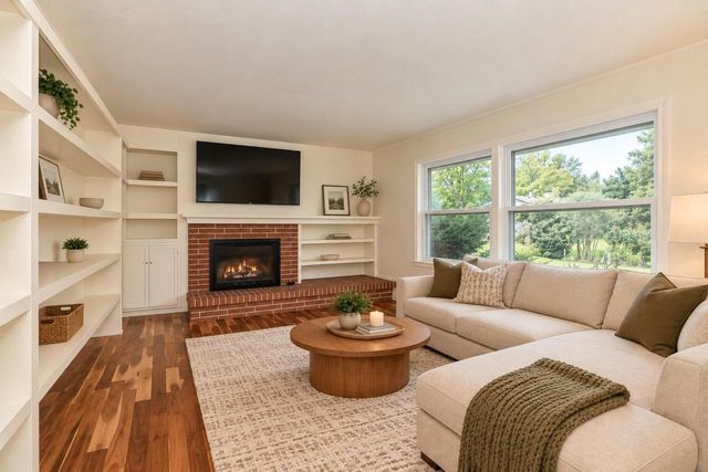 4930 Saxony LANE, Greendale, WI 53129