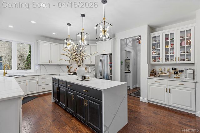 54126 Scarboro Way, Shelby Charter Township, MI 48316