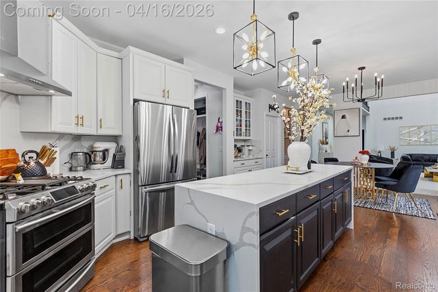 54126 Scarboro Way, Shelby Charter Township, MI 48316