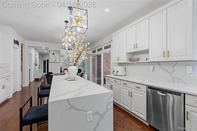 54126 Scarboro Way, Shelby Charter Township, MI 48316