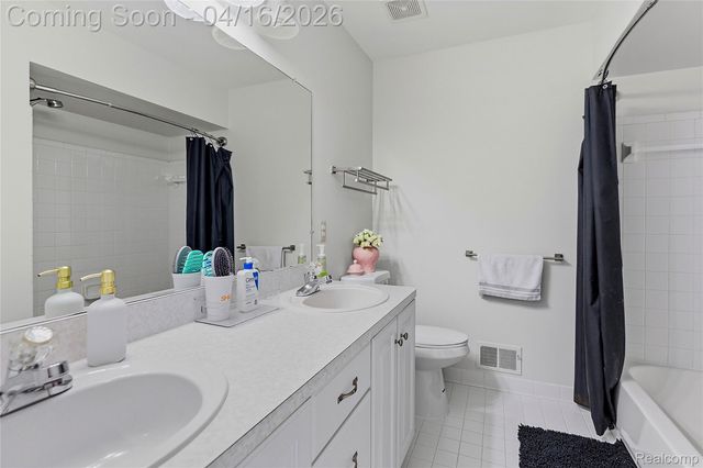 54126 Scarboro Way, Shelby Charter Township, MI 48316