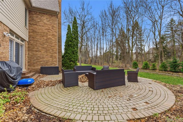 54126 Scarboro Way, Shelby Charter Township, MI 48316