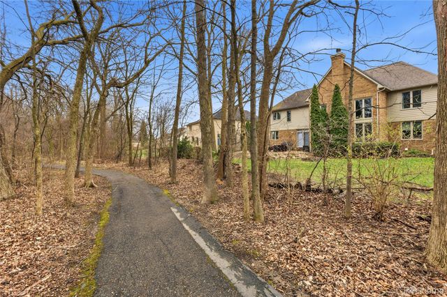54126 Scarboro Way, Shelby Charter Township, MI 48316