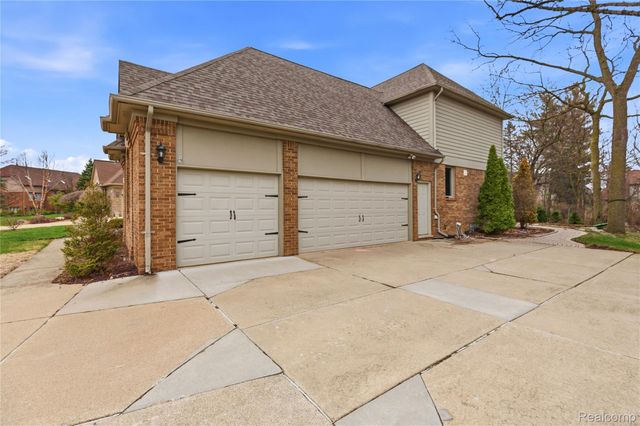 54126 Scarboro Way, Shelby Charter Township, MI 48316