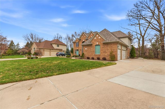 54126 Scarboro Way, Shelby Charter Township, MI 48316