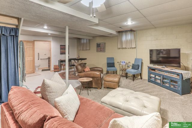 7424 Girard Street, Omaha, NE 68122