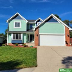 7424 Girard Street, Omaha, NE 68122