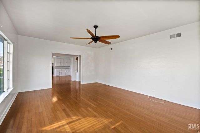 215 Jefferson Street, Bakersfield, CA 93305