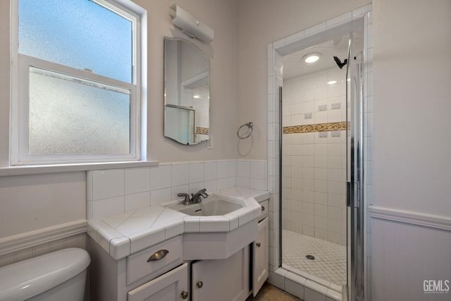 215 Jefferson Street, Bakersfield, CA 93305