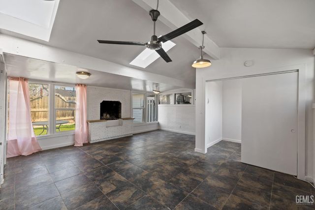 215 Jefferson Street, Bakersfield, CA 93305