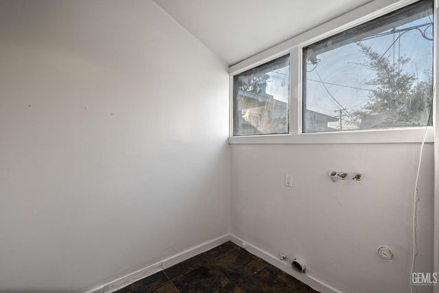 215 Jefferson Street, Bakersfield, CA 93305