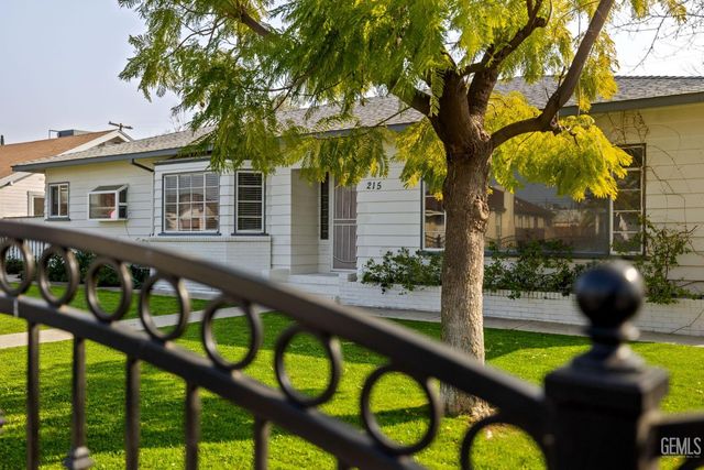 215 Jefferson Street, Bakersfield, CA 93305