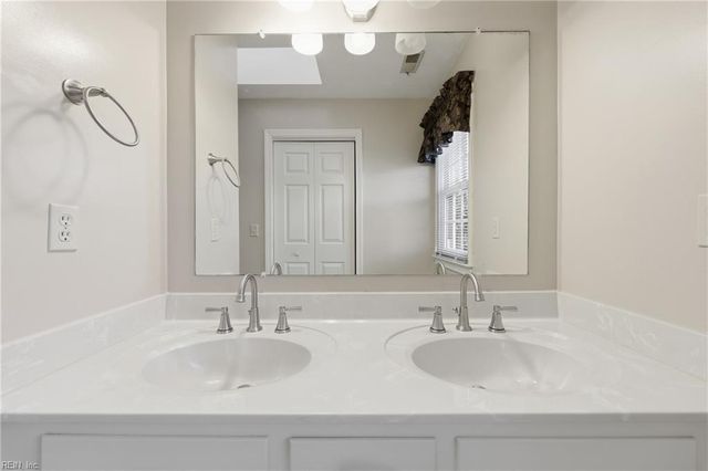 378 Pagan RD, Smithfield, VA 23430