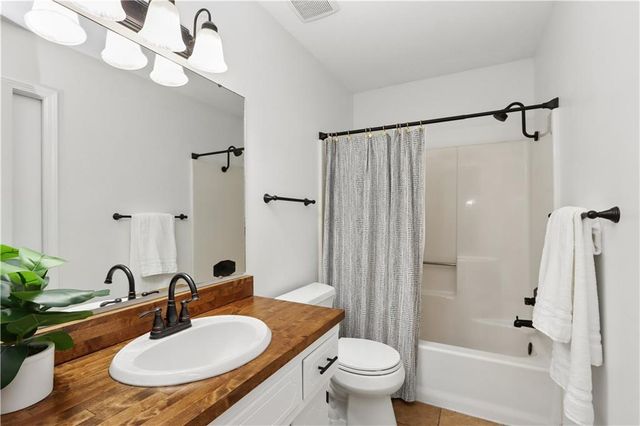 3008 W 28th Street, Lawrence, KS 66047