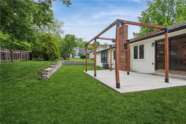 3008 W 28th Street, Lawrence, KS 66047