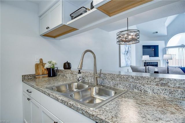 3826 Occoquan River Reach Apt E, Portsmouth, VA 23703