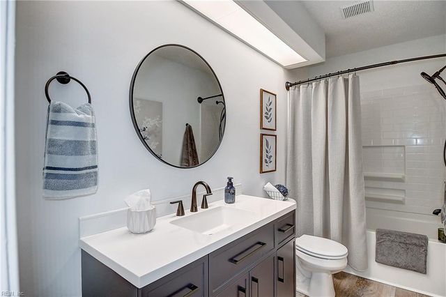 3826 Occoquan River Reach Apt E, Portsmouth, VA 23703