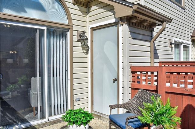 3826 Occoquan River Reach Apt E, Portsmouth, VA 23703