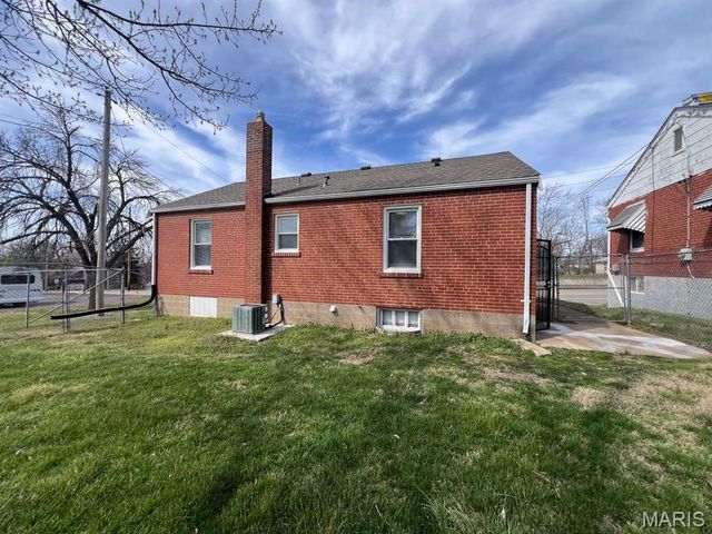 2820 Ashby Road, St Louis, MO 63114
