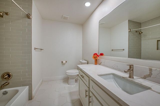 4157 N Babigian Avenue, Fresno, CA 93722