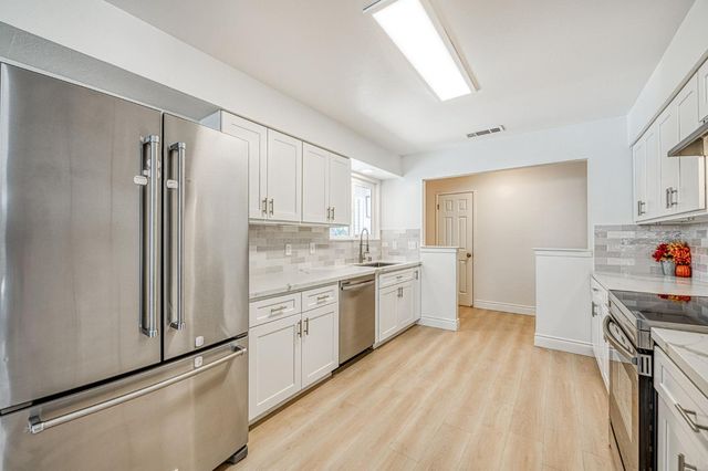 4157 N Babigian Avenue, Fresno, CA 93722