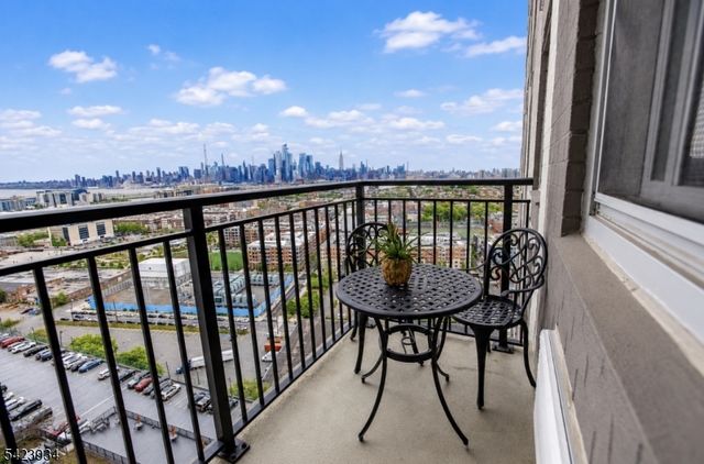 100 Manhattan Ave 1612, Union City, NJ 07087