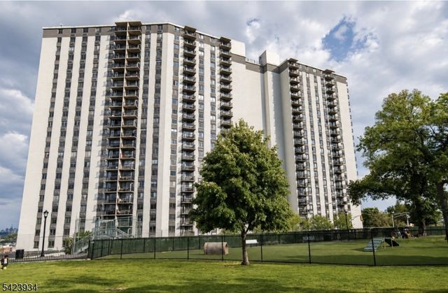100 Manhattan Ave 1612, Union City, NJ 07087