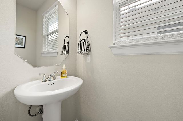 109 Fabion ST, Kyle, TX 78640