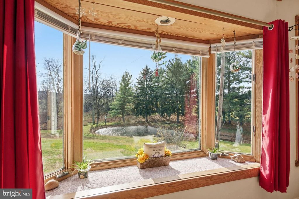 Image 13 of property listing at 11856 RENNER RD, Keymar, MD 21757