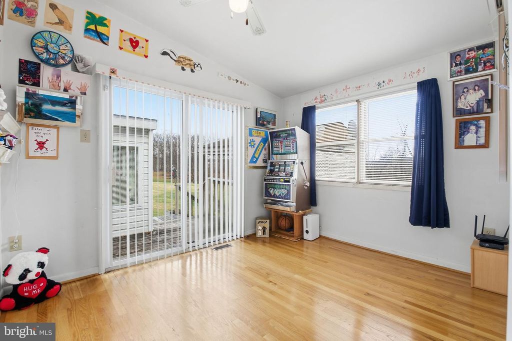 Image 16 of property listing at 11856 RENNER RD, Keymar, MD 21757