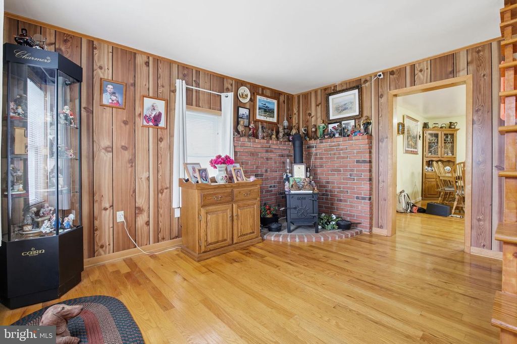 Image 8 of property listing at 11856 RENNER RD, Keymar, MD 21757